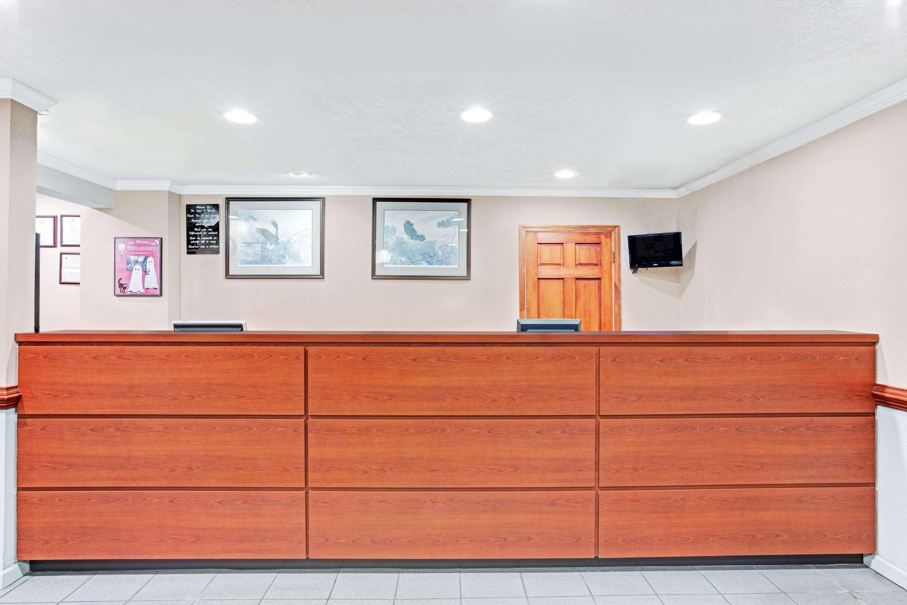 Super 8 By Wyndham Williamsburg/Historic Area Hotel Exterior foto